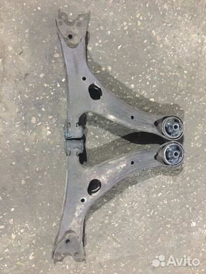 Сайлентблоки тойота авенсис 250