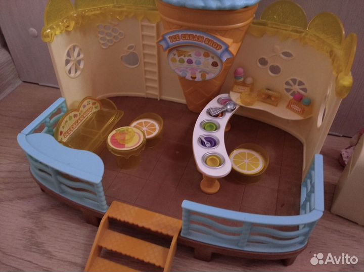 Большой магазин мороженого Sylvanian Families