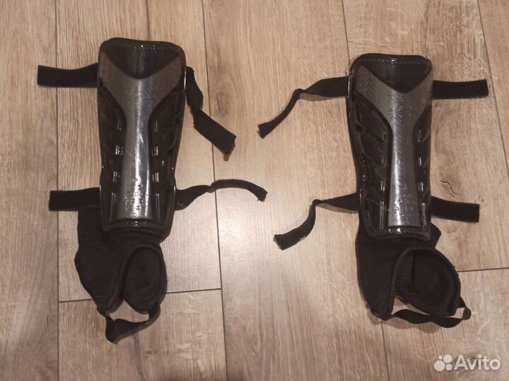 Футбольные щитки