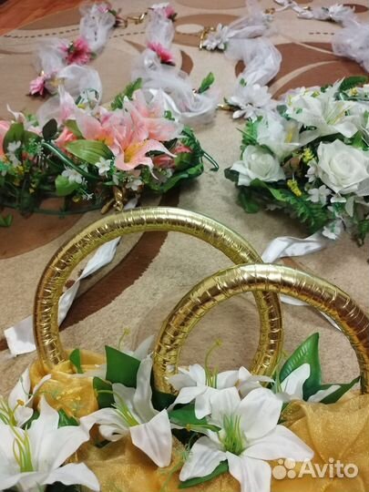 Свадебное украшение на машину