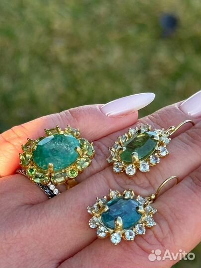 Набор с полихромным изумрудом