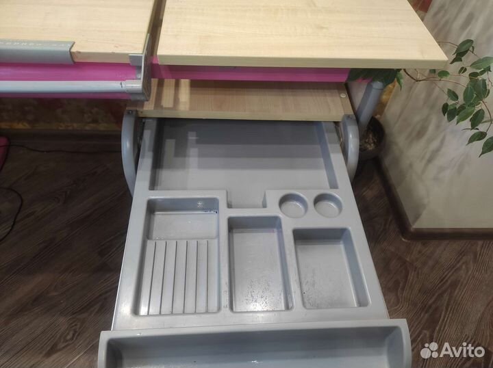 Детский письменный стол