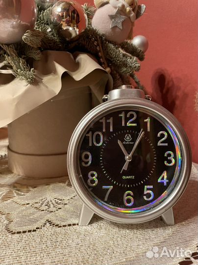 Будильник на батарейках