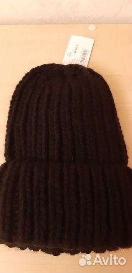 Новенькая фирменая шикарная теплая шапочка