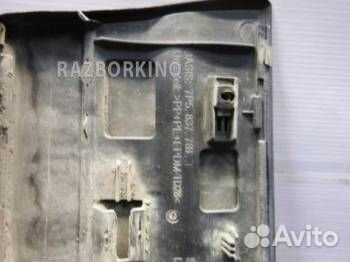 Накладка двери передней правой