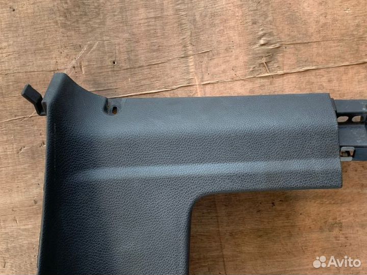 Накладка на торпедо передняя правая Volkswagen