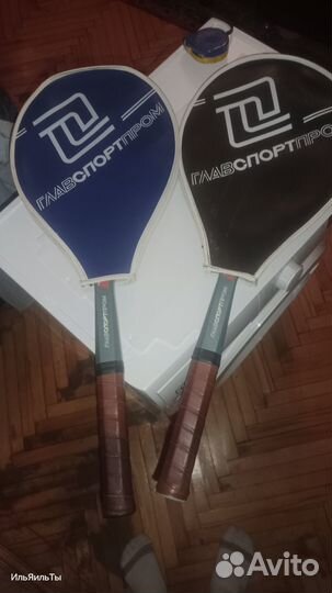 Теннисная ракетка