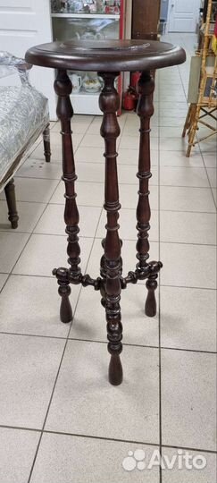 Антикварная подставка под цветы/фигуру