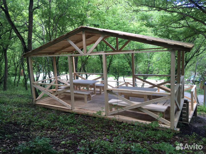 Беседки, место отдыха, столик в лесу