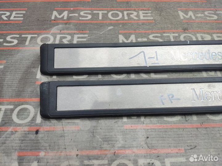 Накладка на порог салона Mercedes-Benz E-Class