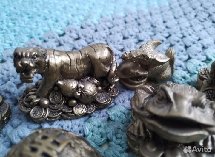 8 денежных фигурок