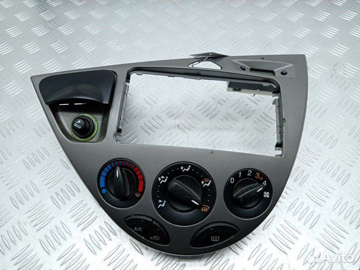 Часы Ford Focus 1