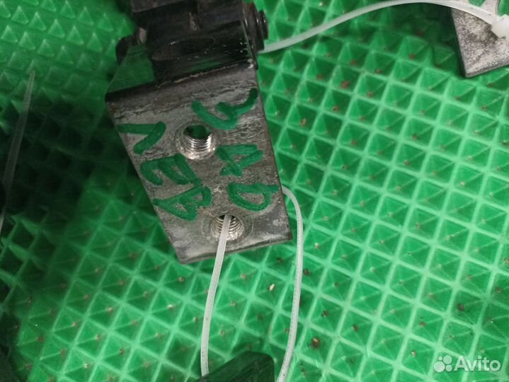 Петли дверей Skoda Octavia A5