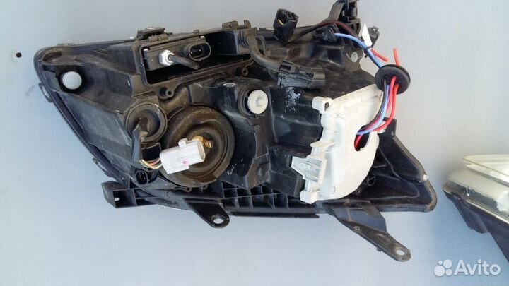 Тойота авенсис 03-09г, фара левая ксенон