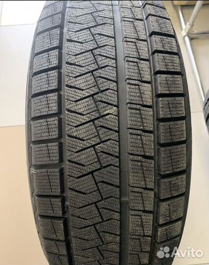 Pirelli Formula Ice FR 225/60 R17 103T