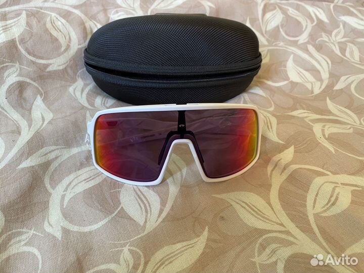 Солнцезащитные очки Oakley Sutro S