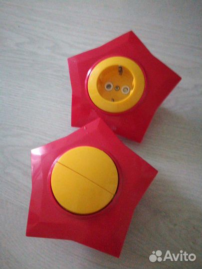 Выключатель двуклавишный и розетка