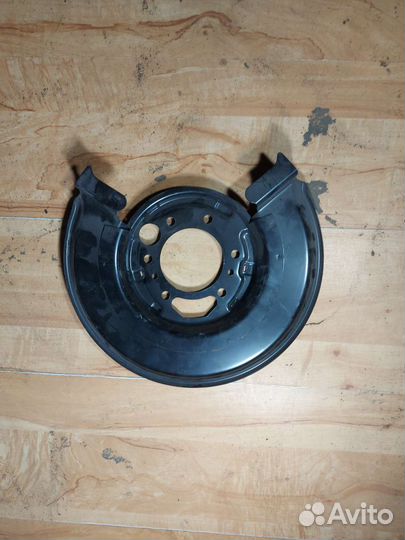 Щиток тормозного диска MB Sprinter