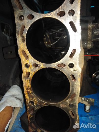 Двигатель в разборе Nissan ka24е