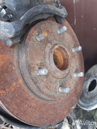 Кулак поворотный Mitsubishi Pajero Спорт 2