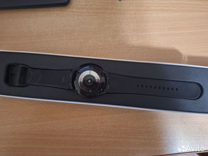 Часы и украшение