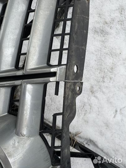 Решетка радиатора 22738992