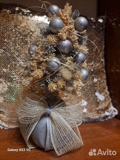 Деревце из сухоцветов