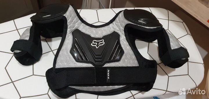 Защита панцирь для груди fox peewee titan 7+лет