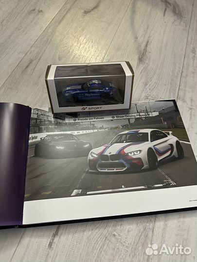 Коллекционная машинка и каталог GT