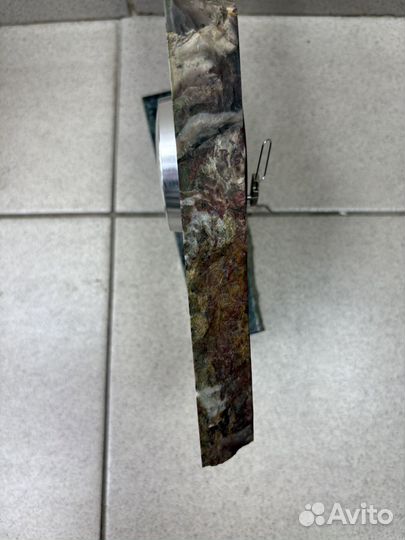 Настольные часы из камня Молния