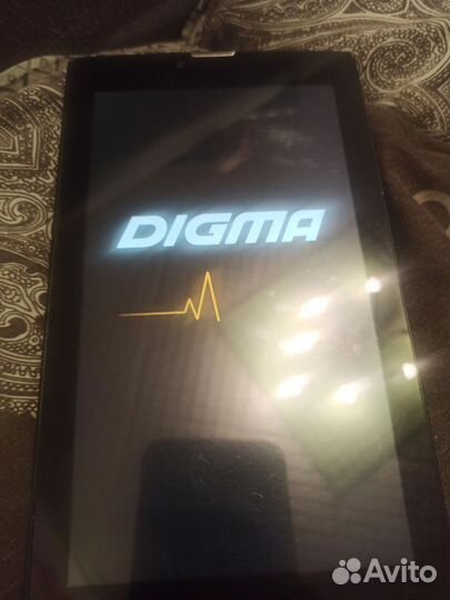 Планшет digma 7552M