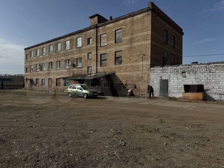 Здание, 1300 м²