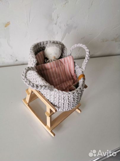 Игршка колыбель с малышом