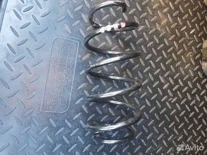 Пружинa volkswagen jetta 6
