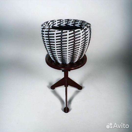 Кашпо из искусств енного ротанга