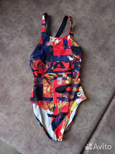 Продам купальник Арена на девочку