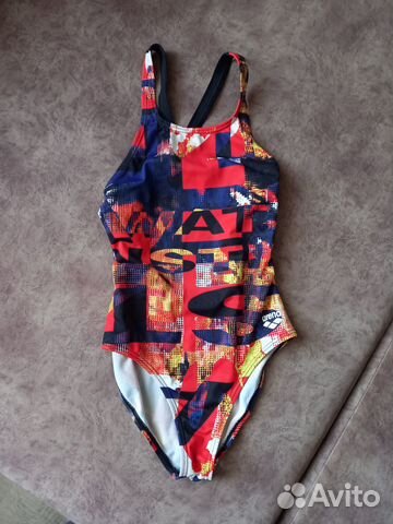 Продам купальник Арена на девочку