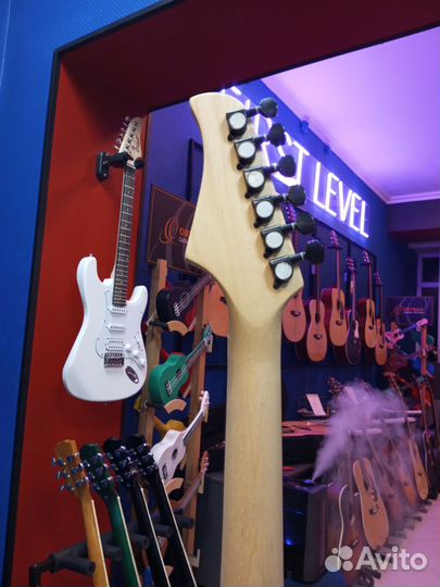 Электро гитара полностью чёрная страт Рокет