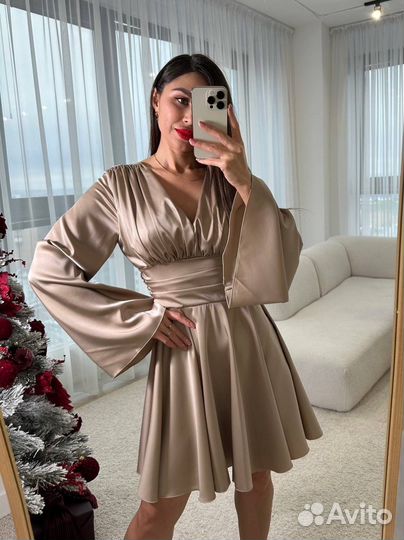 Атласное платье