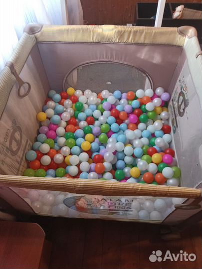 Бассейн с шариками (манеж)