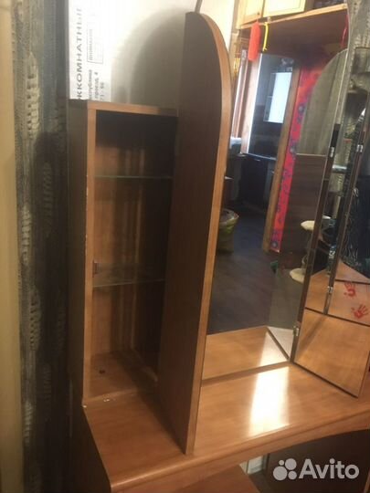 Трюмо с зеркалом