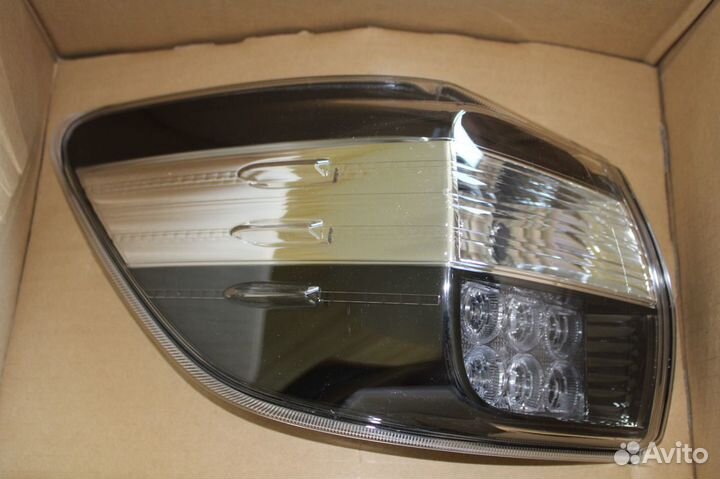 Стоп-сигнал задний левый Toyota wish 2014-2017 год