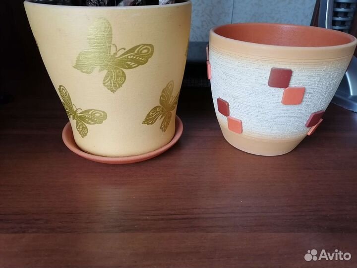 Горшки для цветов с поддонами (керамика, пластик)