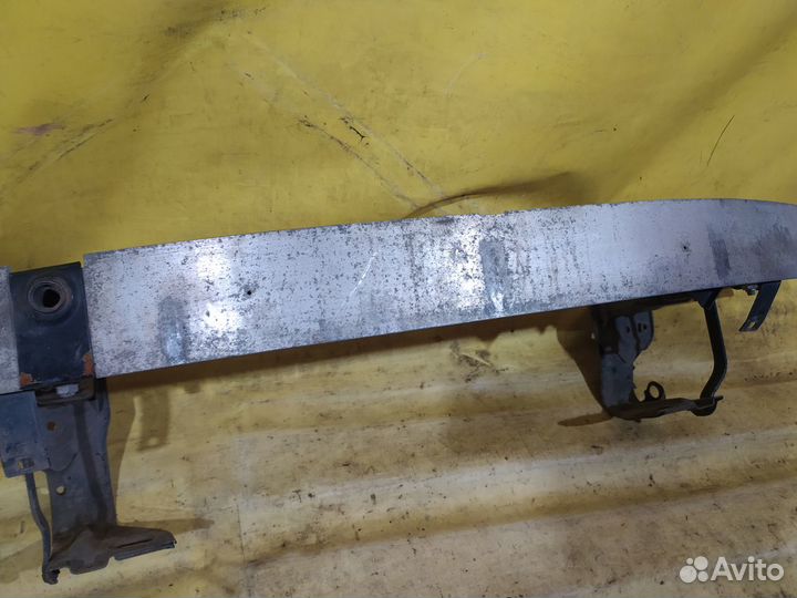 Усилитель переднего бампера Mercedes W203