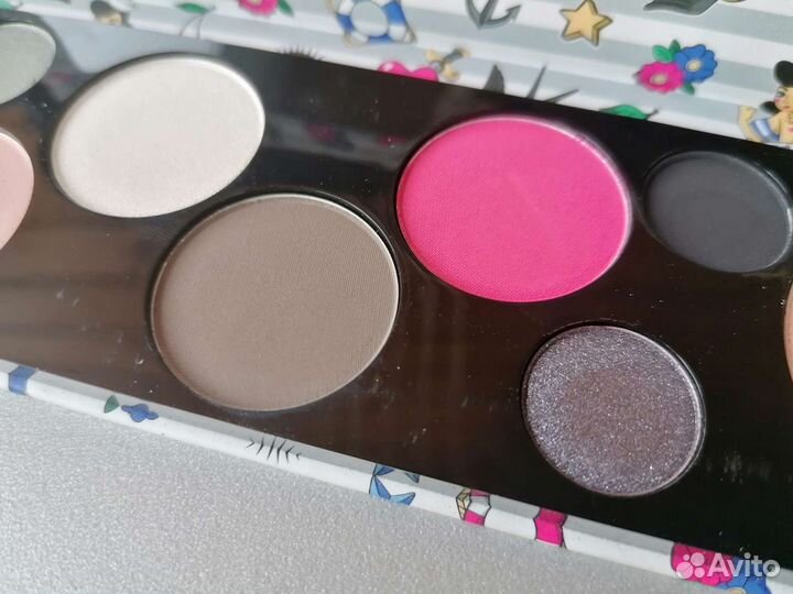 Палетка теней essence