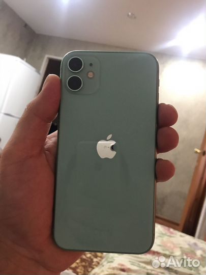 Телефон iPhone 11
