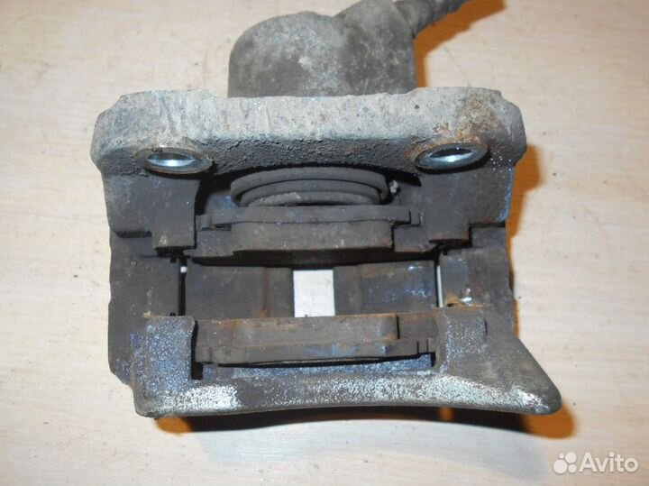 Суппорт передний правый (Renault Logan)