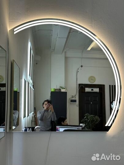 Зеркало с фронтальной подсветкой усеченный круг