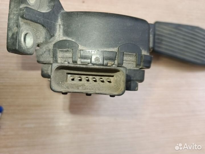 Opel Omega B Педаль акселератора GM 9226943 AB