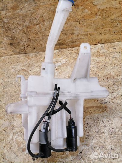 Бачок омывателя Toyota Avensis 3 T27